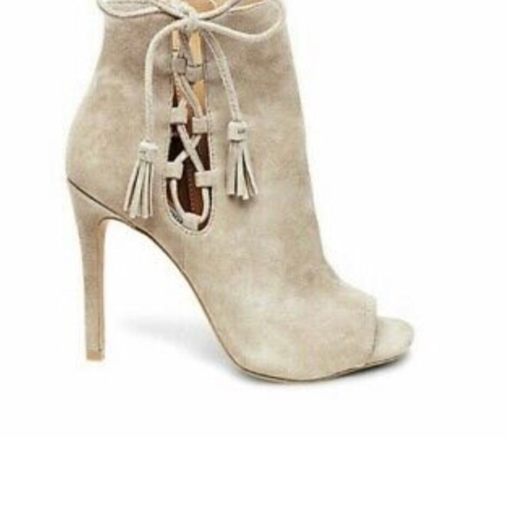 Peep Toe Steve Madden Booties. Taupe Suede